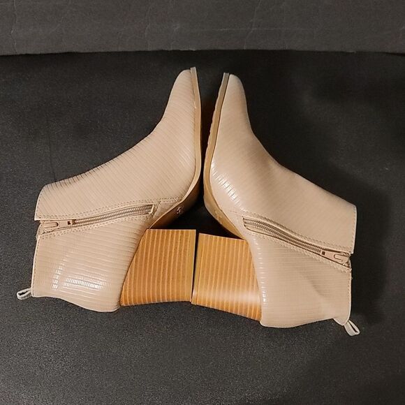 QUPID POINTED TOE SIDE ZIPPER CLOSURE WOMEN'S ANKLE BOOTIES - Picture 12 of 15